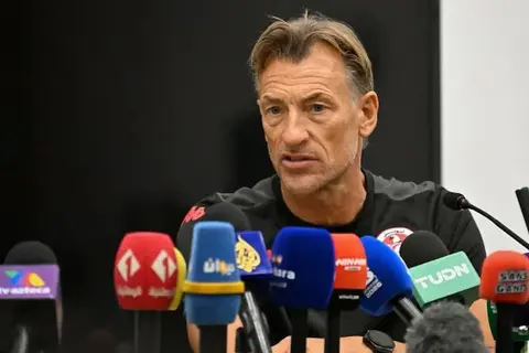 بقيادة رينارد.. الكشف عن التشكيل الكامل للجهاز الفني لمنتخب تونس